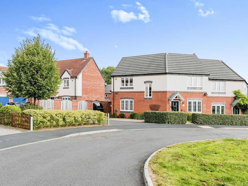 3 bed semidetached house for sale in Swallowhurst, Hockley, Tamworth, Staffordshire B77, £