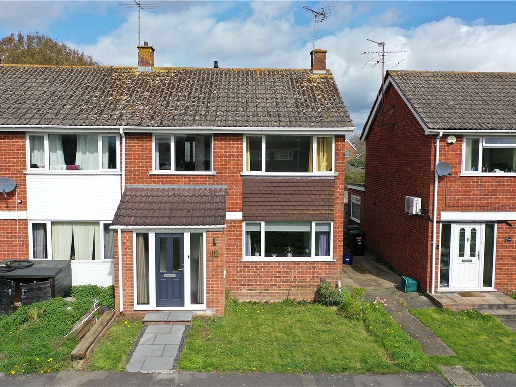 3 bed end terrace house for sale in Meadow Way, Theale, Reading RG7