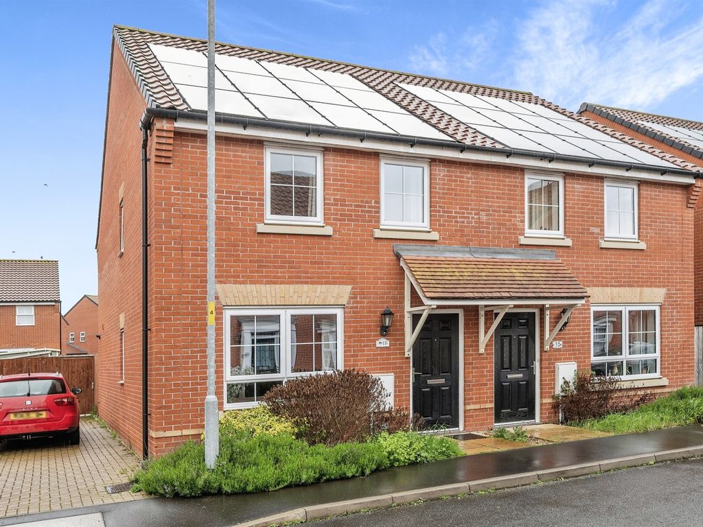 3 bed semidetached house for sale in Union Road, Aylsham, Norwich NR11