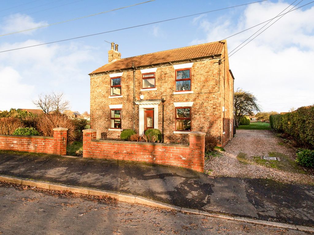 4 bed detached house for sale in Wharf Road, Ealand, Scunthorpe DN17