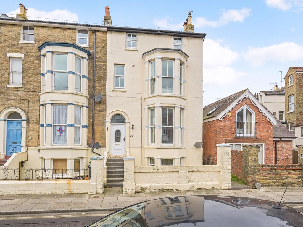 7 bed detached house to rent in Shaftesbury Road, Southsea PO5 Zoopla