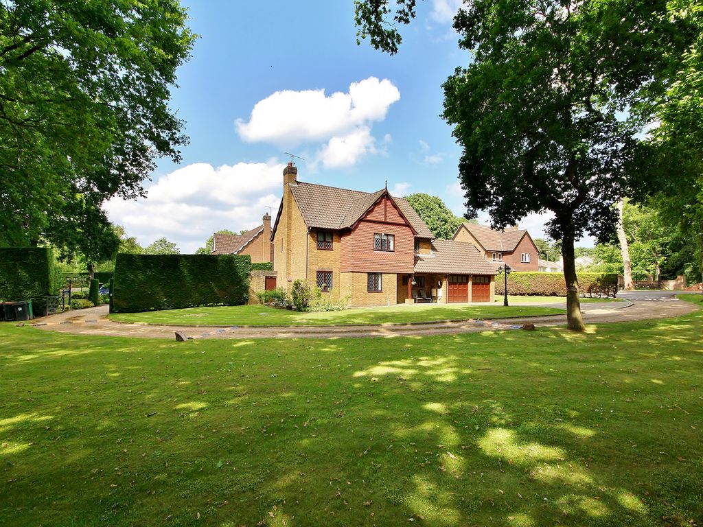 4 bed detached house for sale in Elmgrove Close, St. John's, Woking