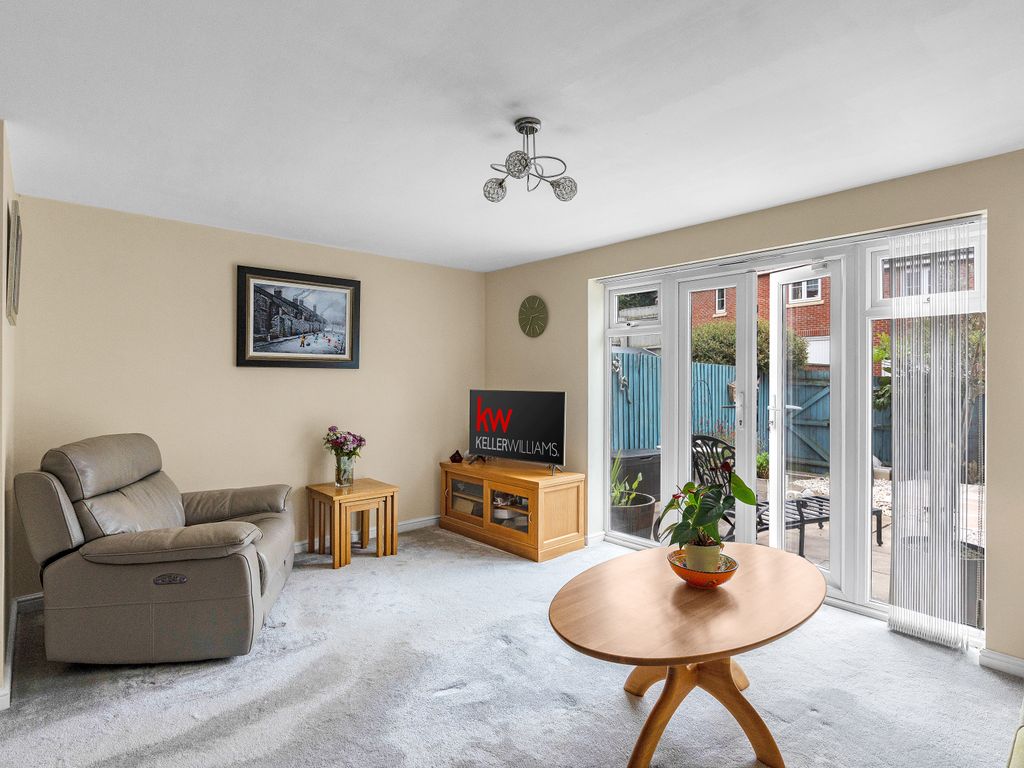 3 bed terraced house to rent in Patenall Way, Rushden, Northamptonshire