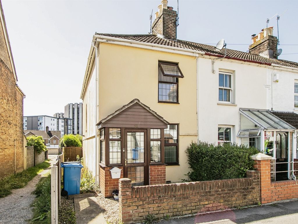 2 bed end terrace house for sale in Elizabeth Road, Poole BH15, £