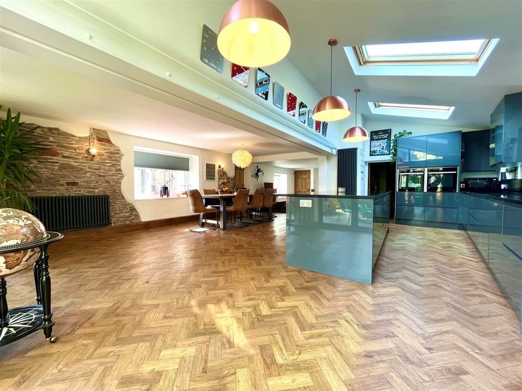 4 bed detached house for sale in Clyde Road, Frampton Cotterell