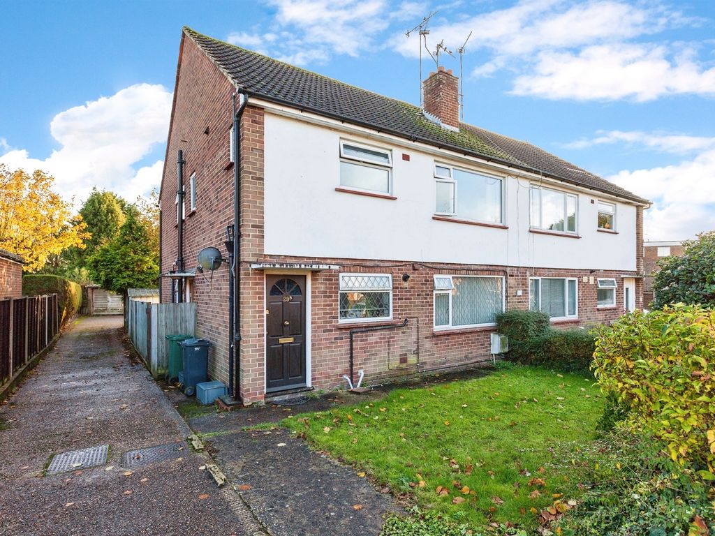 2 bed for sale in The Ridgeway, Horley RH6, £260,000 Zoopla