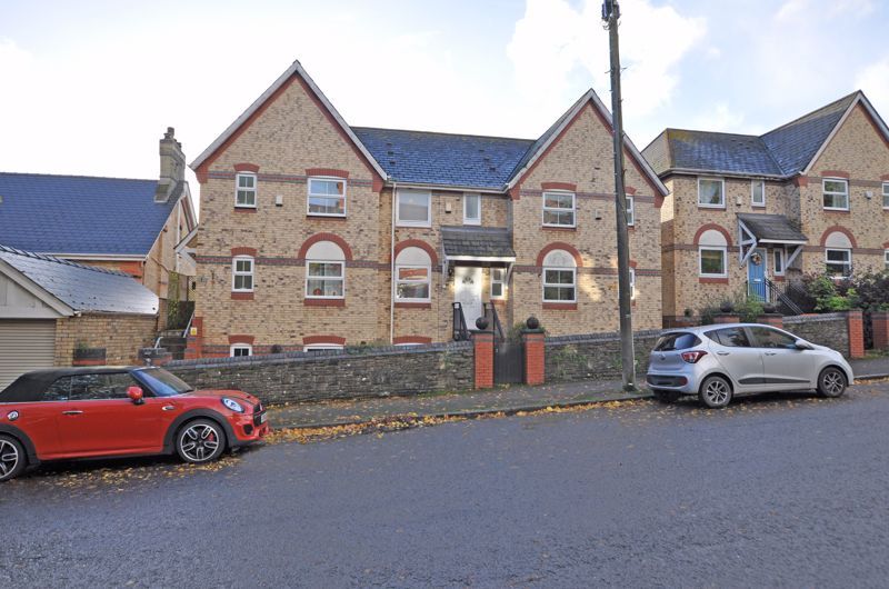 4 bed terraced house for sale in Stylish TownHouse, Stow Park Drive