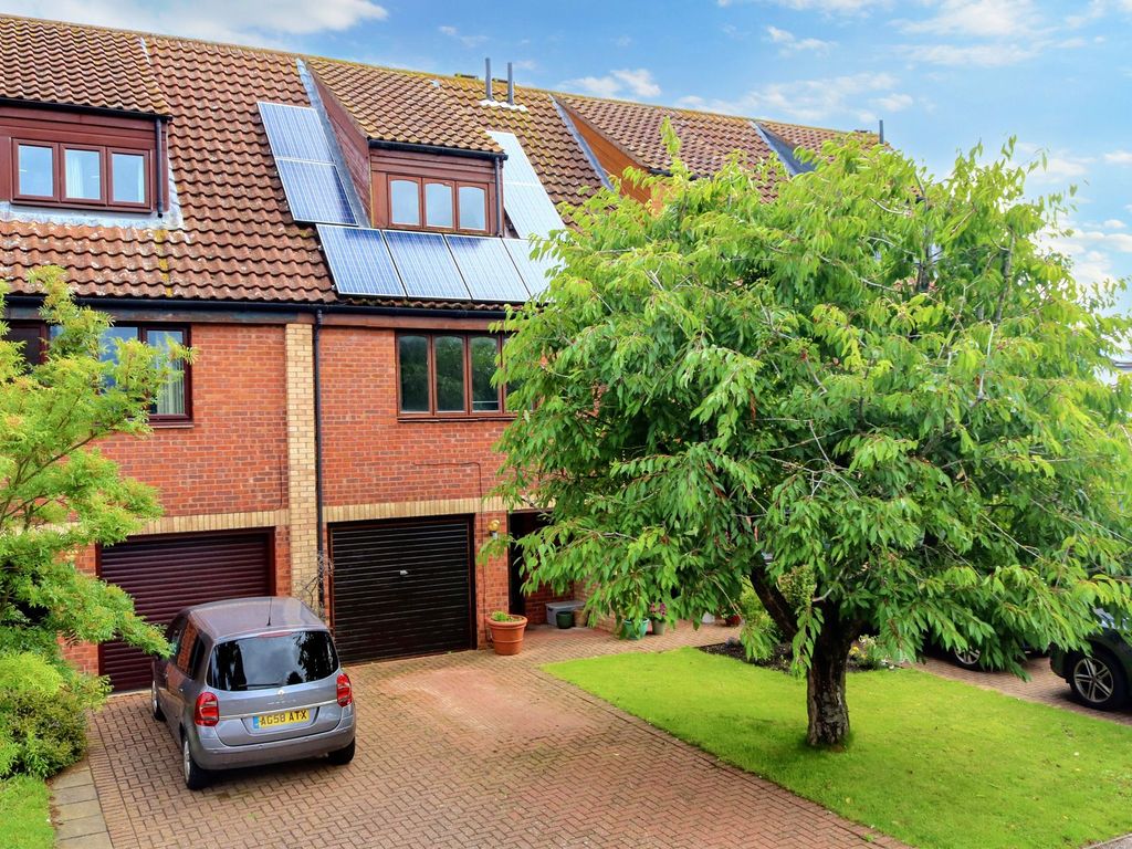 3 bed terraced house for sale in Armstrong Close, Newmarket CB8 Zoopla
