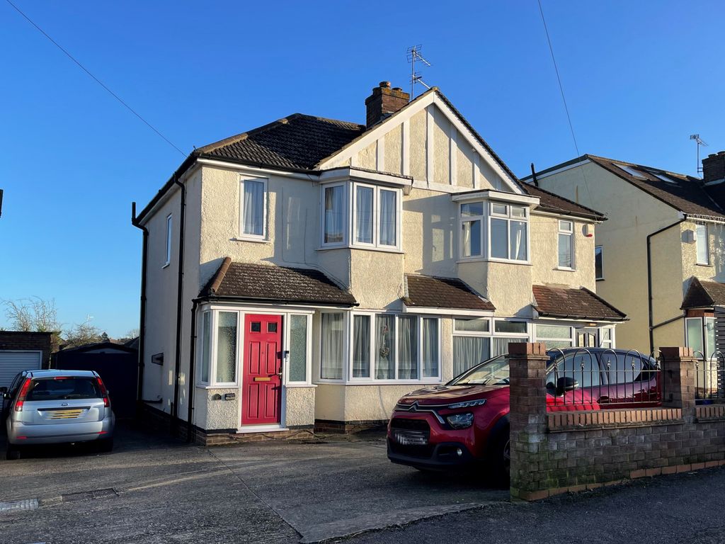 3 bed semidetached house for sale in Auckland Road, Potters Bar EN6, £