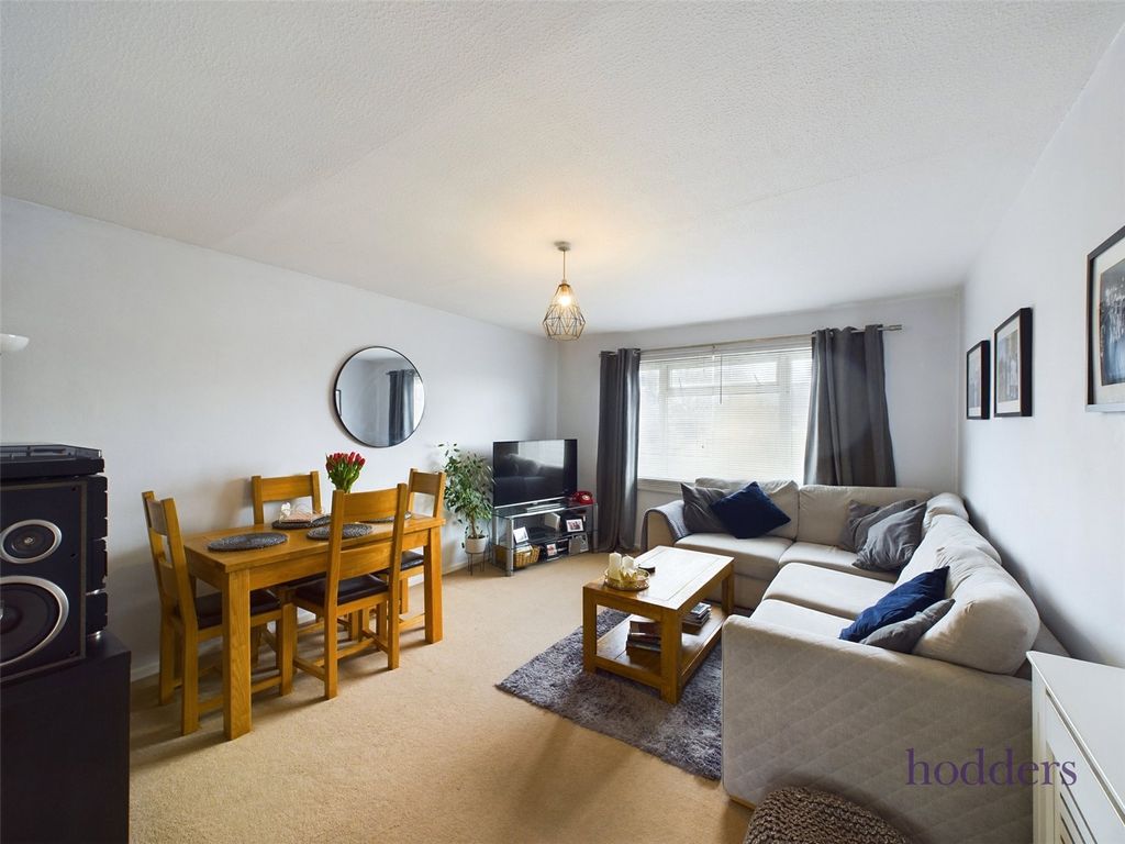 2 bed for sale in Eden Grove Road, Byfleet, Surrey KT14, £