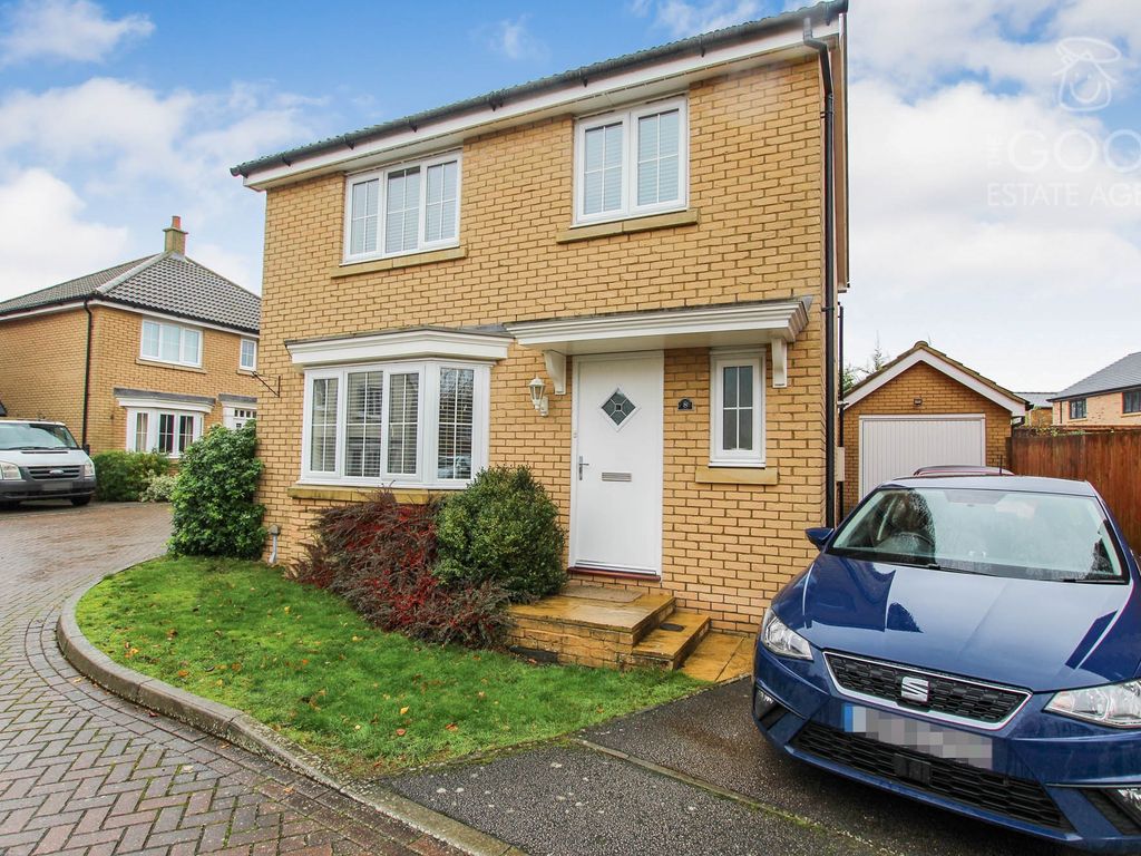 3 bed detached house for sale in Ashleaf Close, Haddenham CB6, £320,000