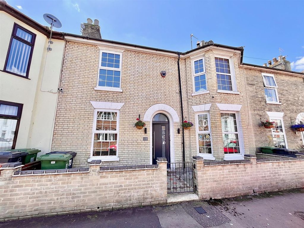 4 bed terraced house for sale in York Road, Great Yarmouth NR30, £