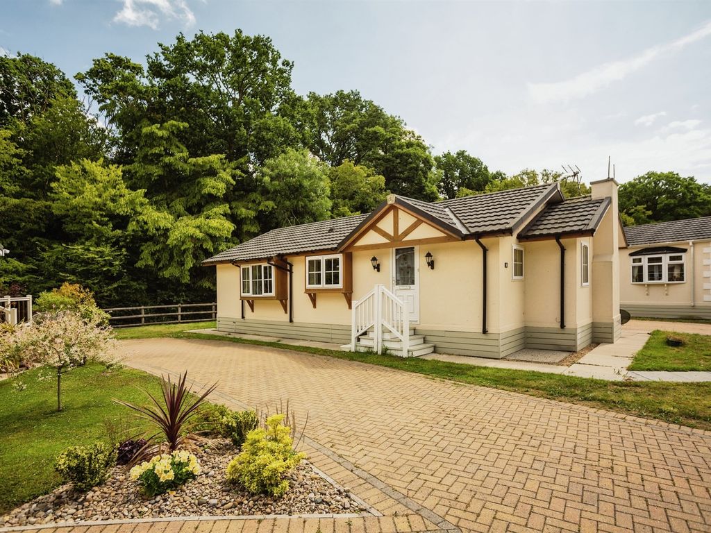 2 bed mobile/park home for sale in Capel Gardens, Ruckinge, Ashford