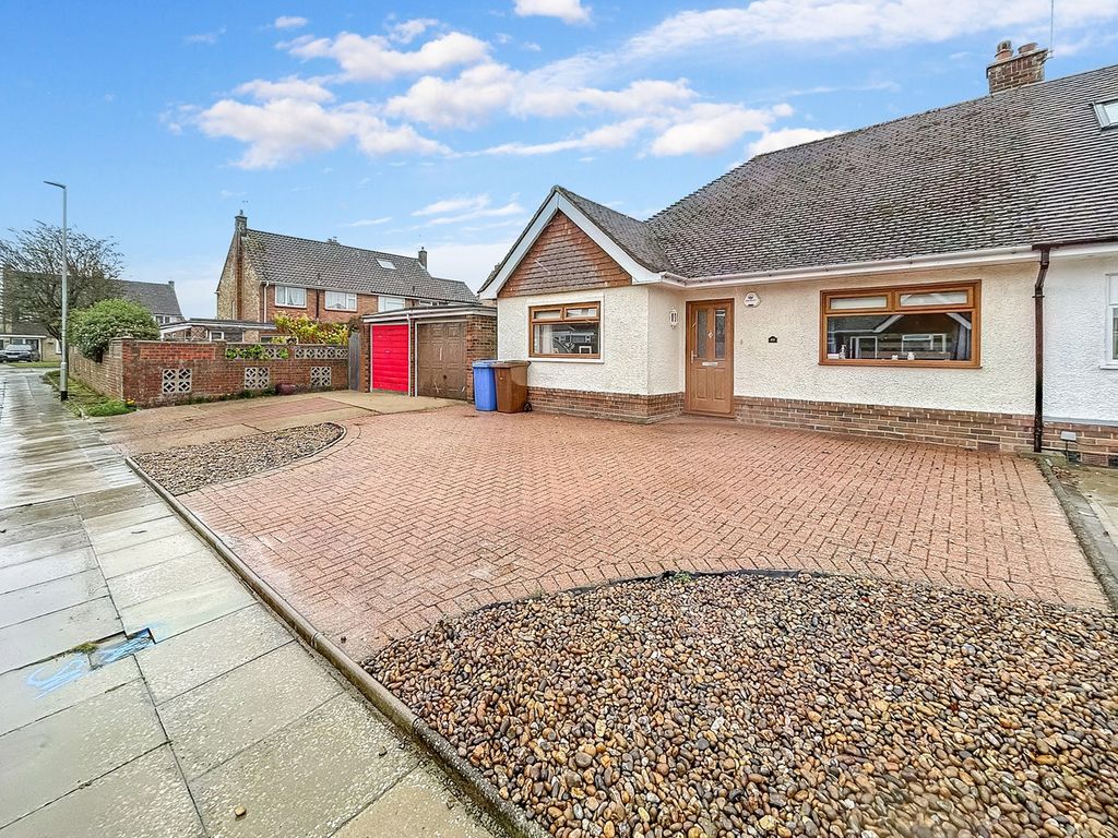 2 bed semidetached bungalow for sale in Blandford Road, Ipswich IP3, £