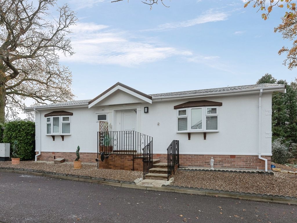 2 bed mobile/park home for sale in Shepherds Grove Park, Stanton, Bury