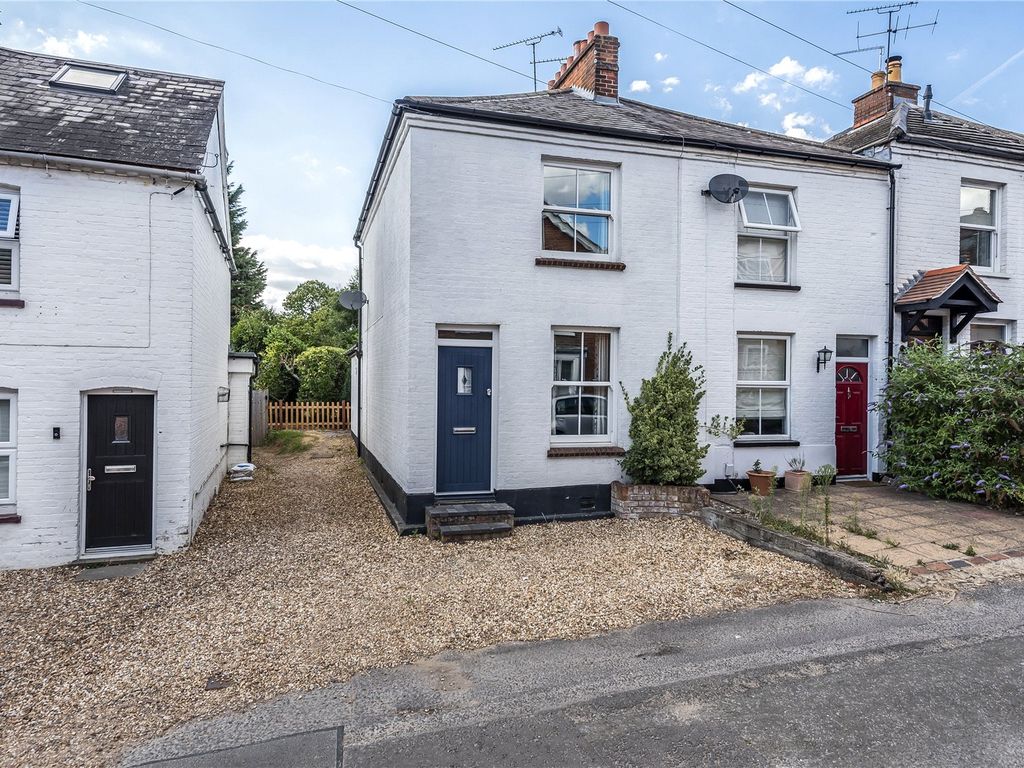2 bed terraced house for sale in Mount Pleasant, Wokingham, Berkshire