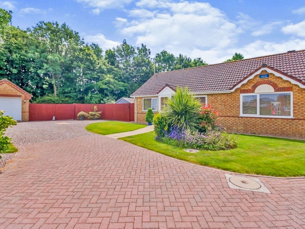 3 bed detached bungalow for sale in Midsummer Gardens, Long Sutton
