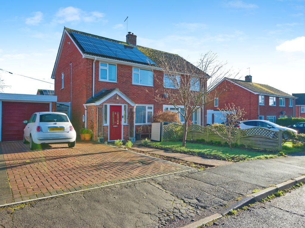 3 bed semidetached house for sale in Heathfield Drive, Monkton