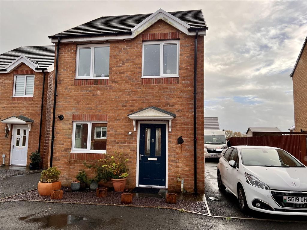 3 bed detached house for sale in Clos Coed Derw, Penygroes, Llanelli
