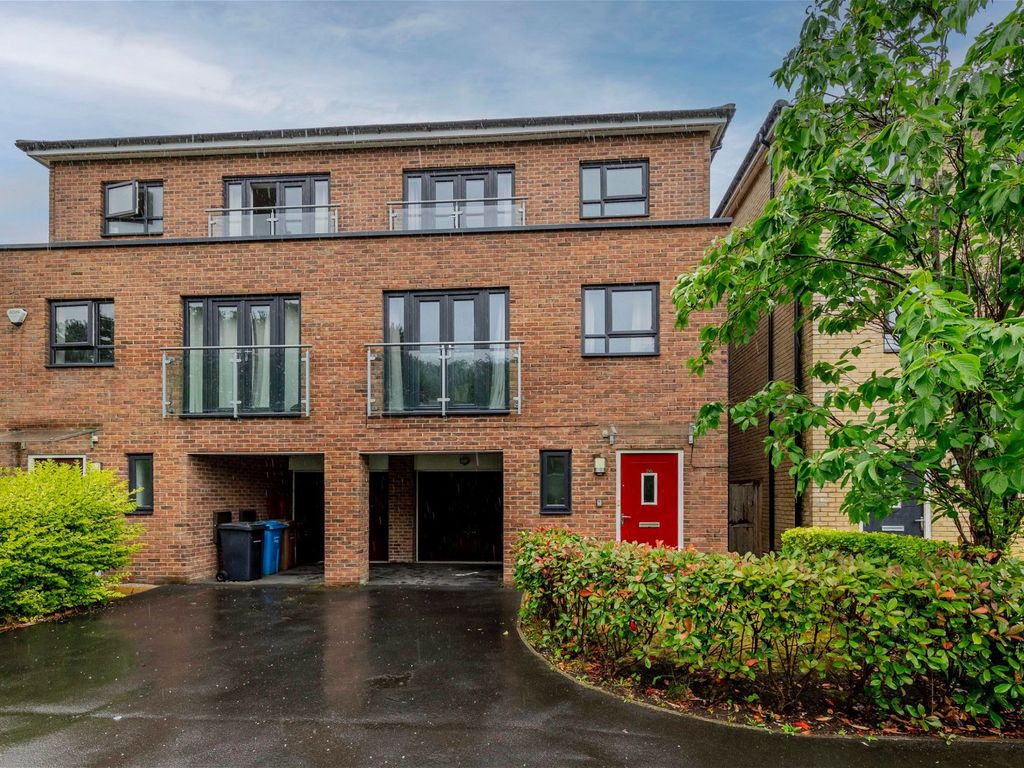 4 bed semidetached house to rent in Mallow Drive, Salford M7 Zoopla