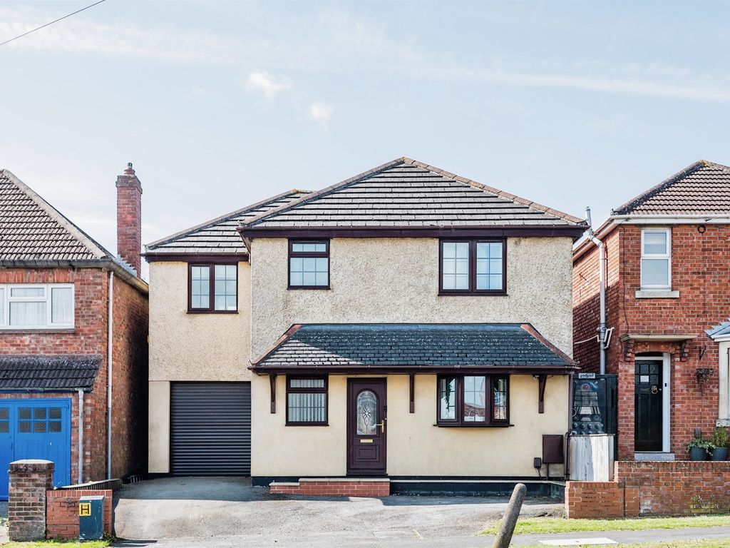 3 bed detached house for sale in Whitworth Road, Swindon SN25, £390,000