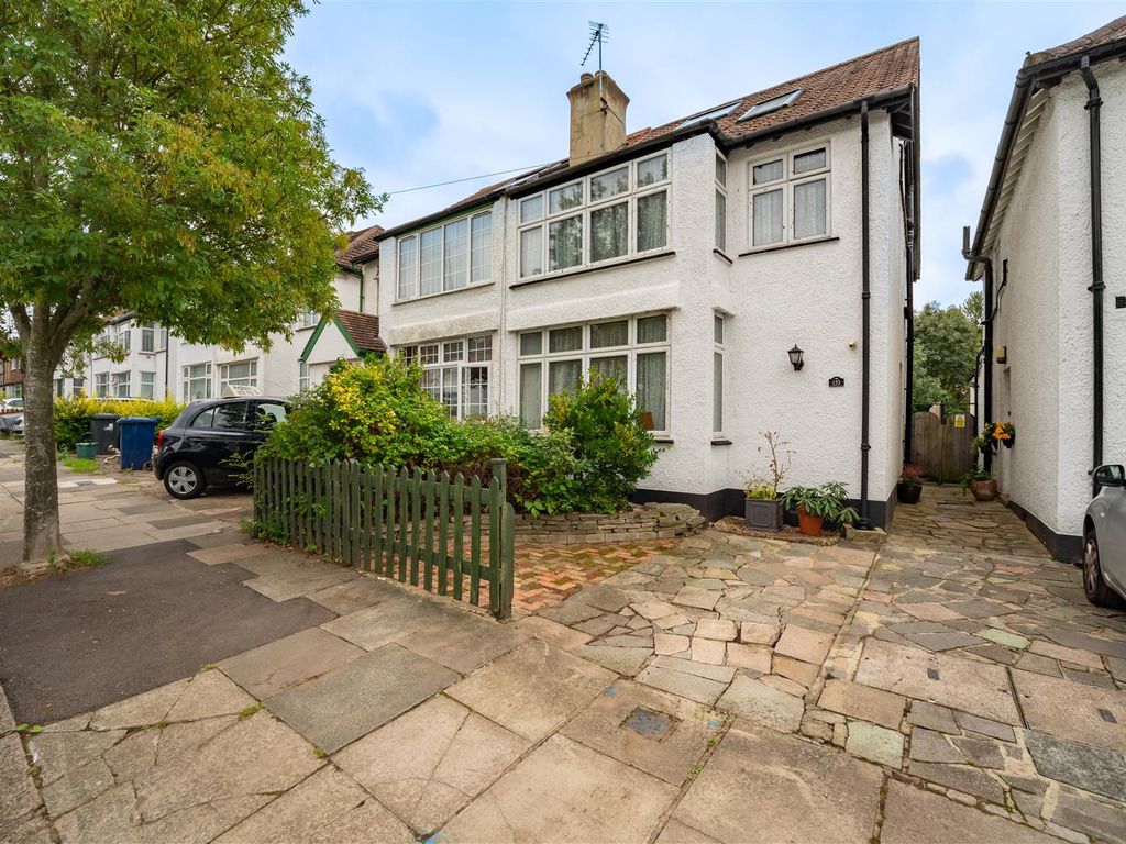 4 bed semidetached house for sale in Studland Road, London W7, £
