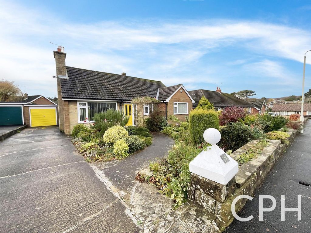 3 bed detached bungalow for sale in Hackness Gardens, Scarborough YO12
