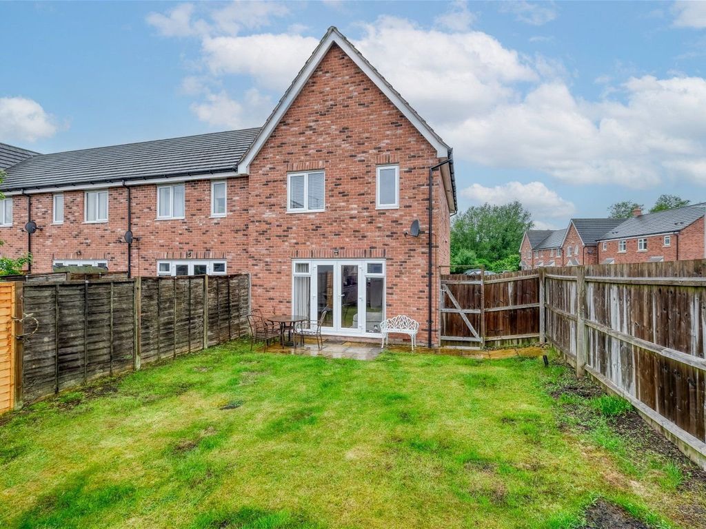 3 bed end terrace house for sale in Kingcup Close, Catshill, Bromsgrove