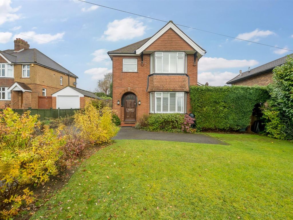3 bed property for sale in Crowborough Hill, Crowborough TN6, £525,000