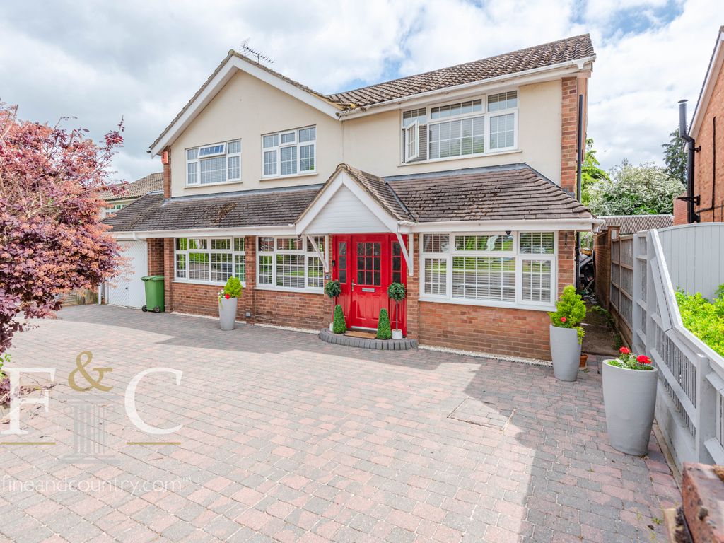 5 bed detached house for sale in Roselands Avenue, Hoddesdon