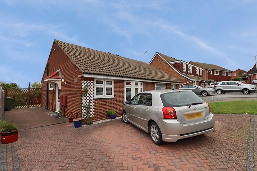 2 bed semidetached bungalow for sale in Headcorn Close, Eversley SS13