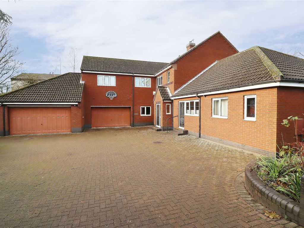 6 bed detached house for sale in Church View, Elloughton, Brough HU15