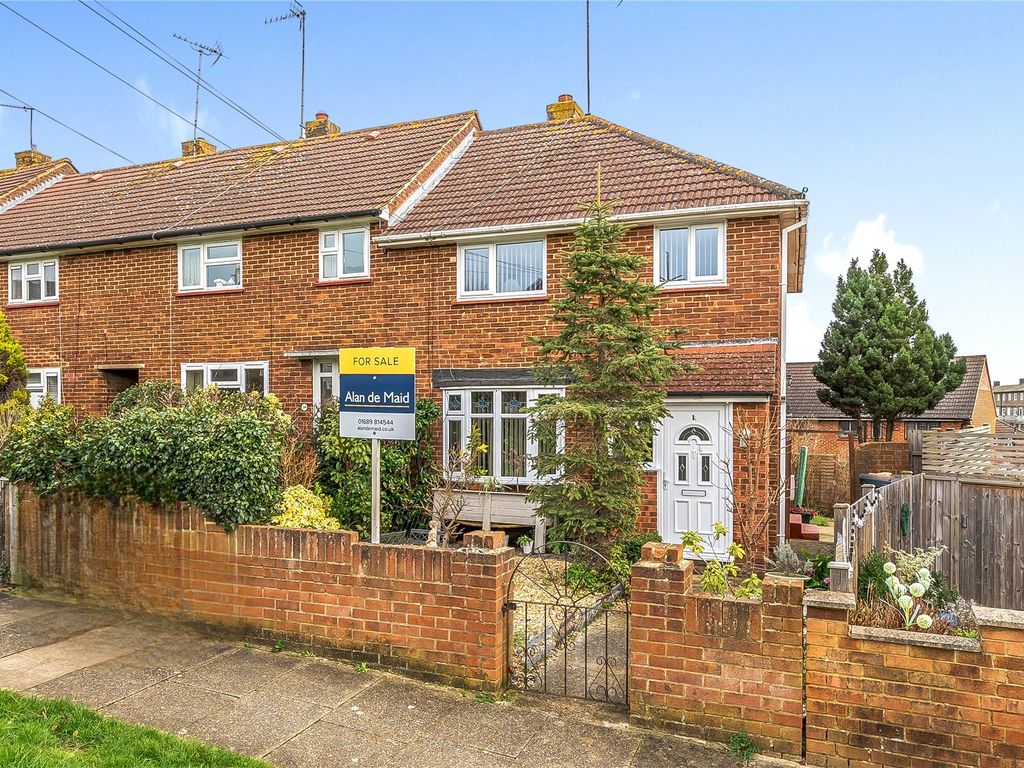 2 bed end terrace house for sale in Thorndon Close, Orpington BR5, £