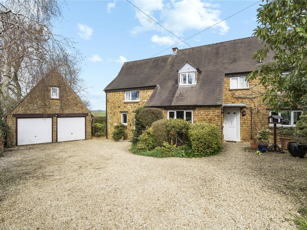 4 bed semidetached house for sale in Hempton, Banbury, Oxfordshire