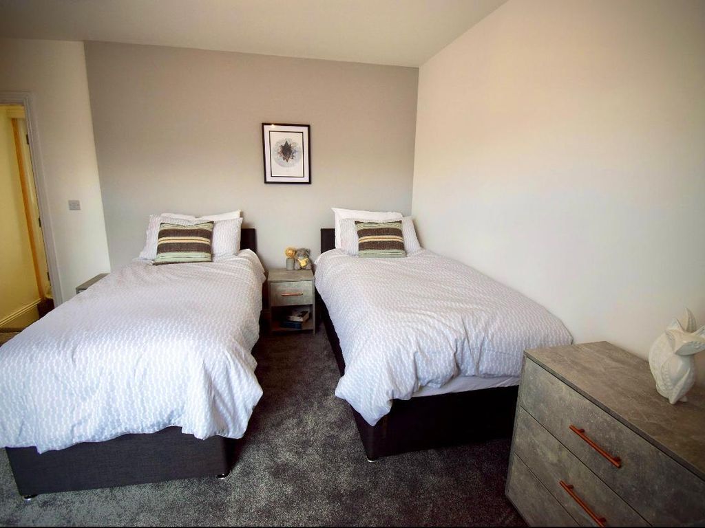 Room to rent in Brockenhurst Street, Burnley BB10, £477 pcm Zoopla