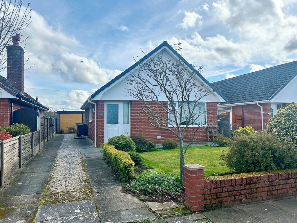 2 Bed Bungalow For Sale In Freckleton Road Marshside Southport Pr9 £