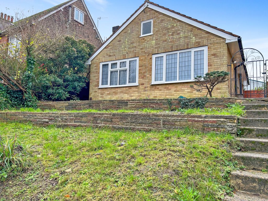 3 bed detached bungalow for sale in Bletchingley Road, Merstham