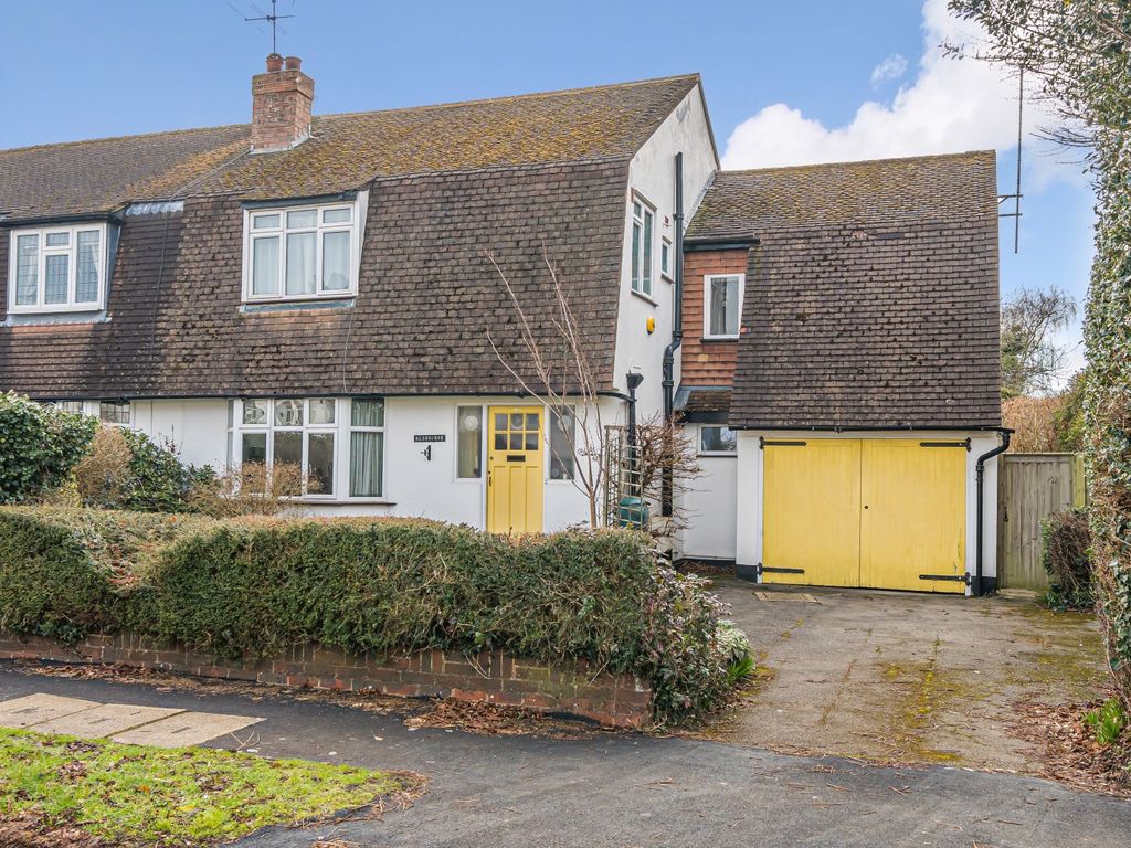 4 bed semidetached house for sale in Sole Farm Road, Great Bookham