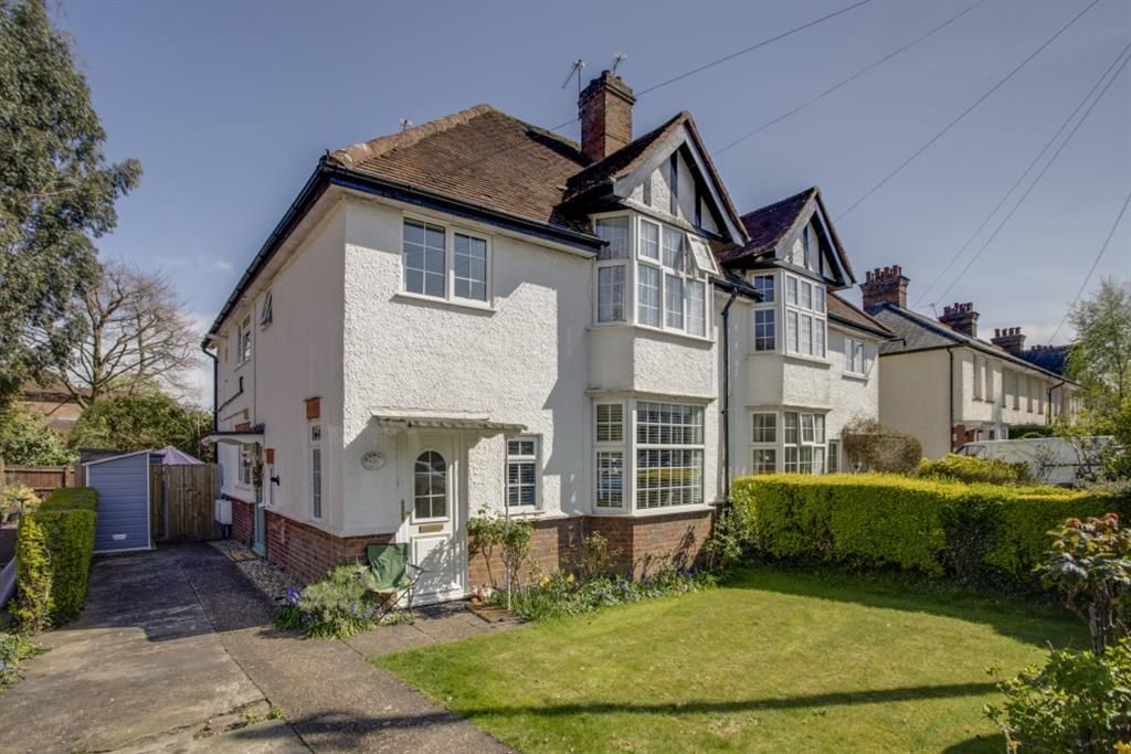 2 bed for sale in Lexham Gardens, Amersham, Buckinghamshire