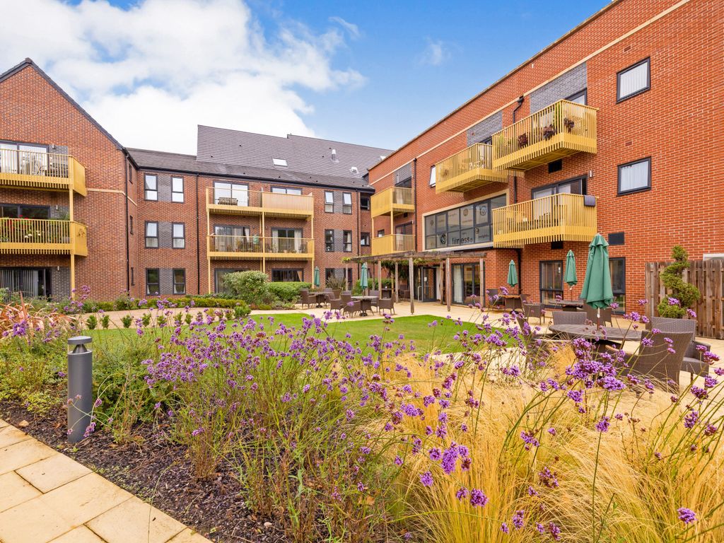 2 bed flat for sale in Bath Road, Banbury OX16 Zoopla