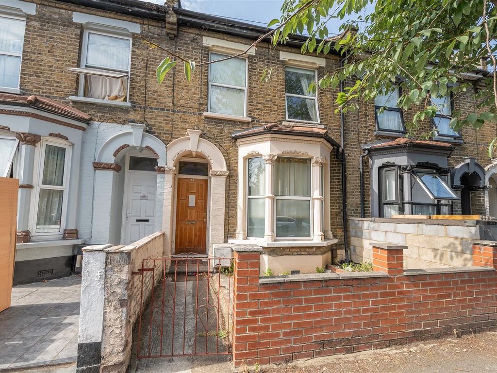 Studio for sale in Leslie Road, London E11 Zoopla