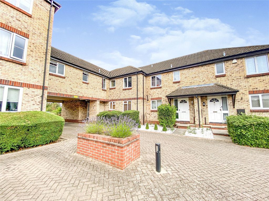 2 bed flat for sale in The Brambles, Limes Park Road, St. Ives