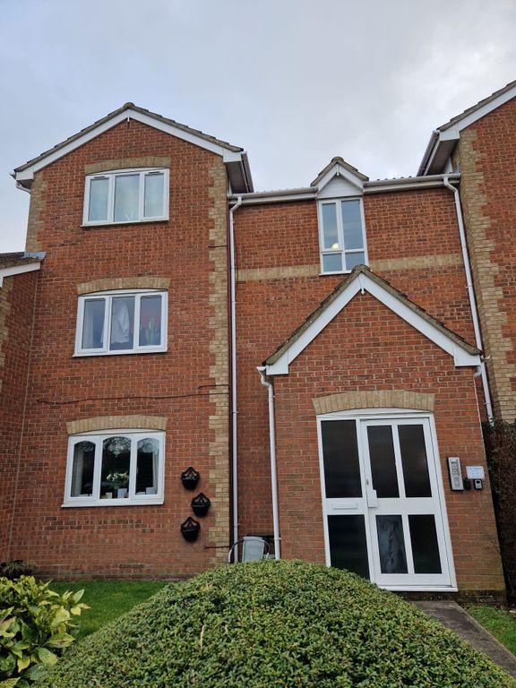 2 bed flat to rent in Great Meadow Road, Bradley Stoke, Bristol BS32