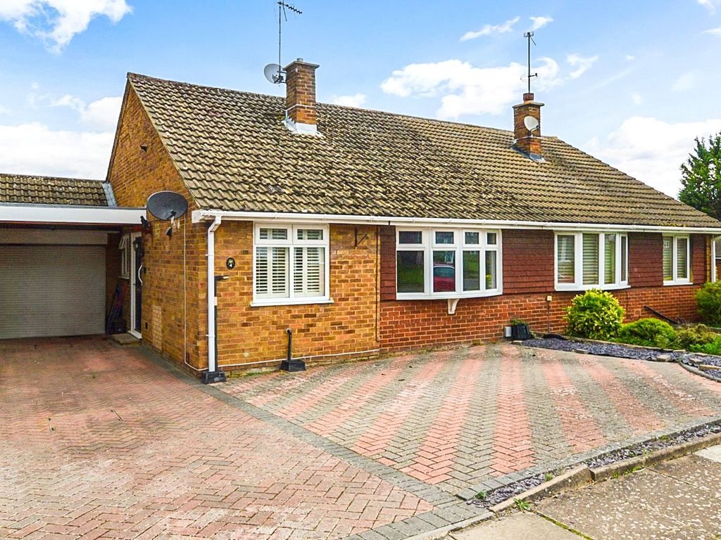 2 bed bungalow for sale in Derwent Drive, Dunstable LU6, £375,000 Zoopla