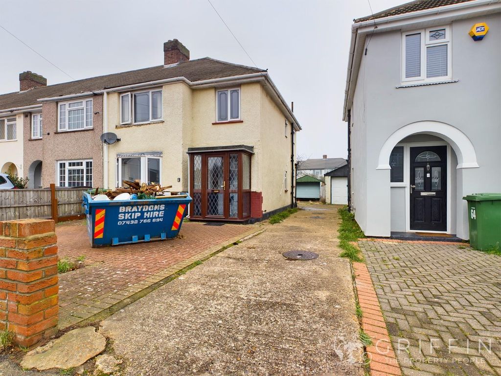 3 bed property for sale in Carnforth Gardens, Hornchurch RM12 Zoopla