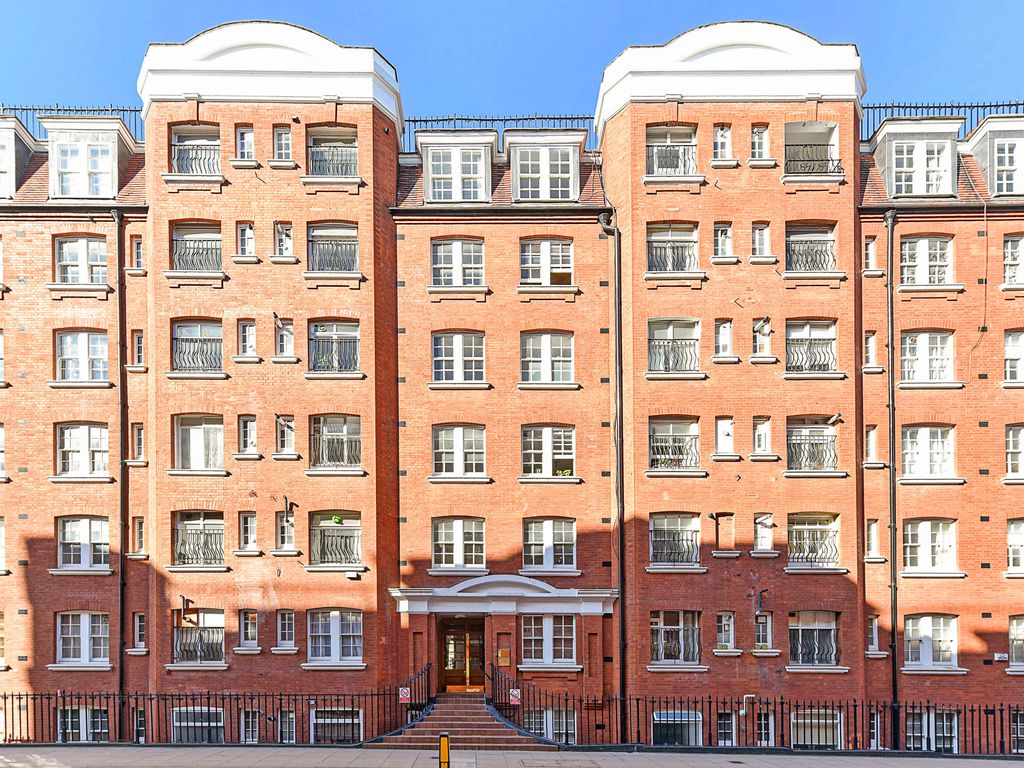 2 bed flat to rent in Knollys House, Tavistock Place, Bloomsbury