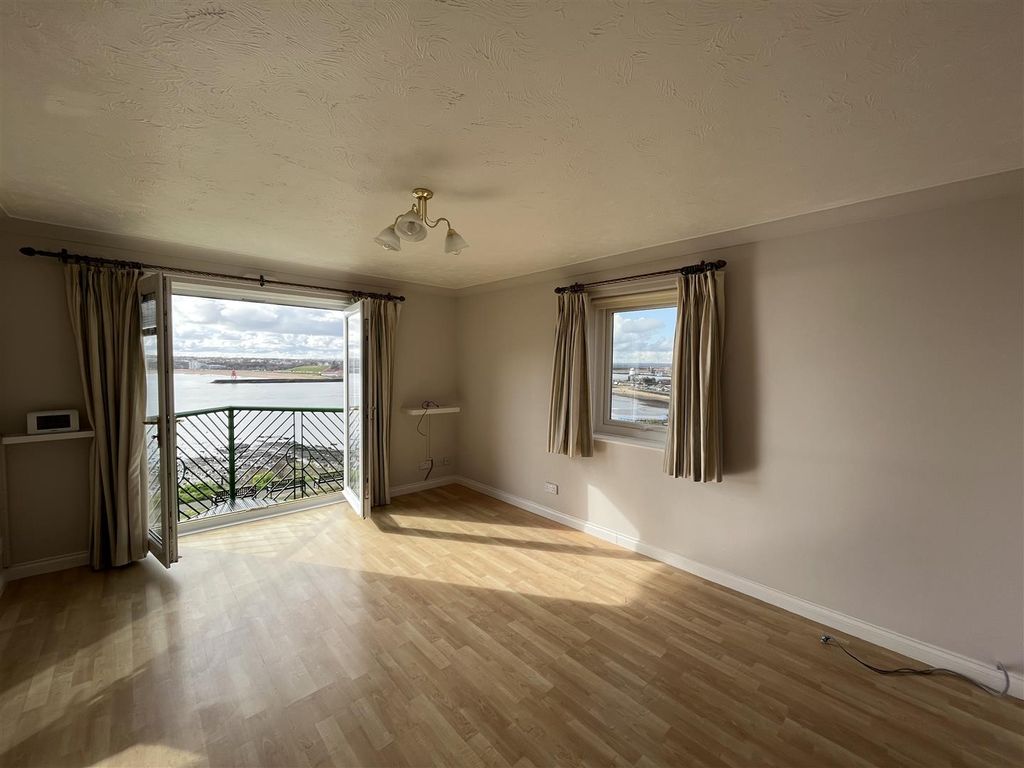 2 bed flat to rent in Sovereign House Oxford Street, Tynemouth, North