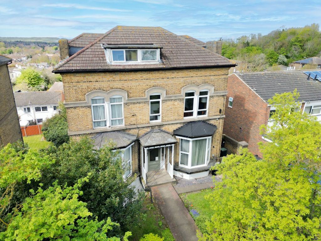 1 bed flat for sale in Glen View, Gravesend DA12, £160,000 Zoopla