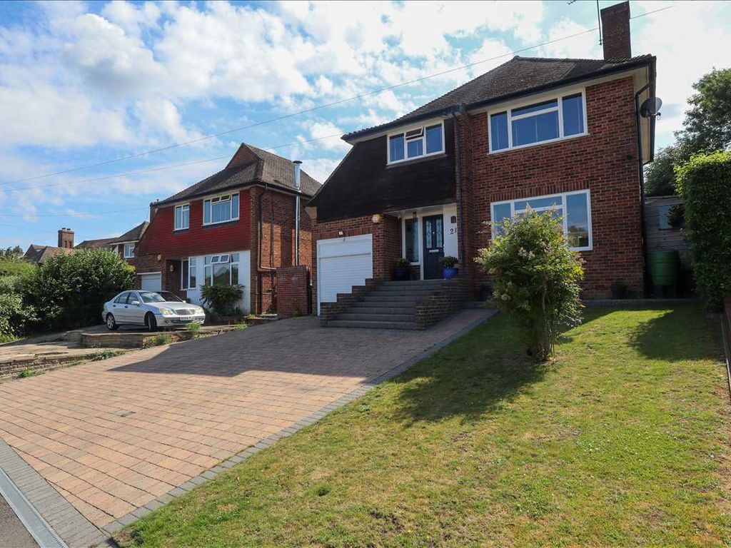 5 bed detached house for sale in Wilhelmina Avenue, Coulsdon CR5, £