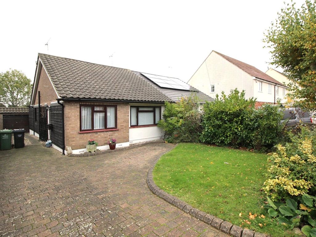 4 bed bungalow for sale in Briar Close, Billericay CM11, £450,000 Zoopla